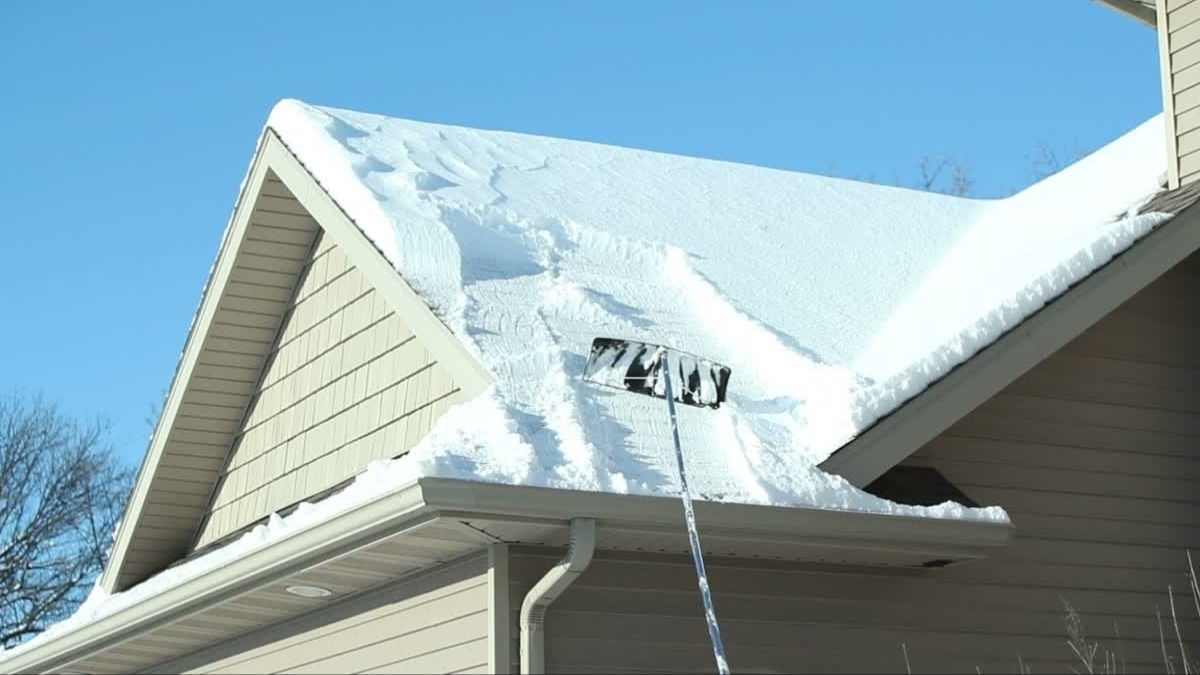 Remove Snow From Roof 